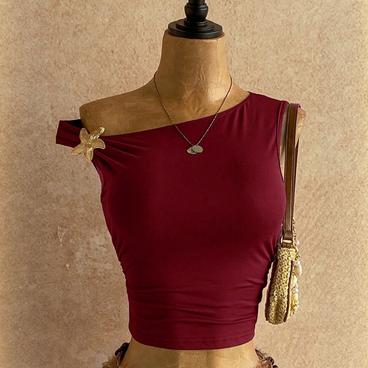 Off-shoulder cropped vest