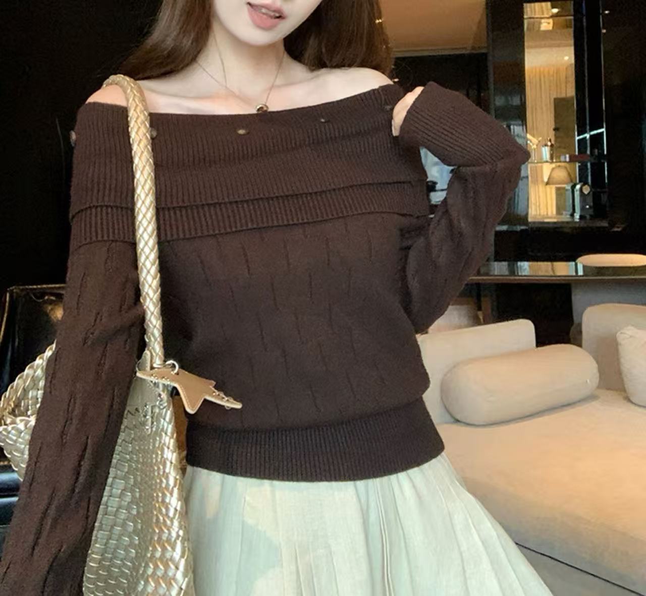 Off-the-shoulder long-sleeved knit top