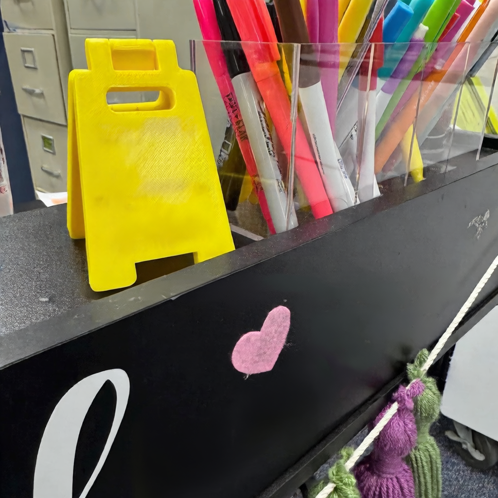 Office famous quotes, logo decorations and small ornaments