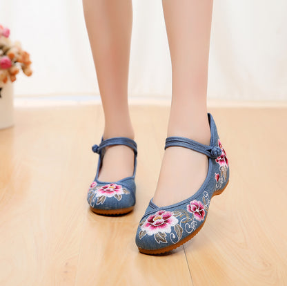 Old Beijing Women's Embroidered Cloth Shoes Low Heel Antique Hanfu Shoes
