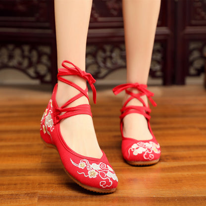 Old Beijing Women's Embroidered Cloth Shoes Low Heel Antique Hanfu Shoes