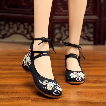 Old Beijing Women's Embroidered Cloth Shoes Low Heel Antique Hanfu Shoes