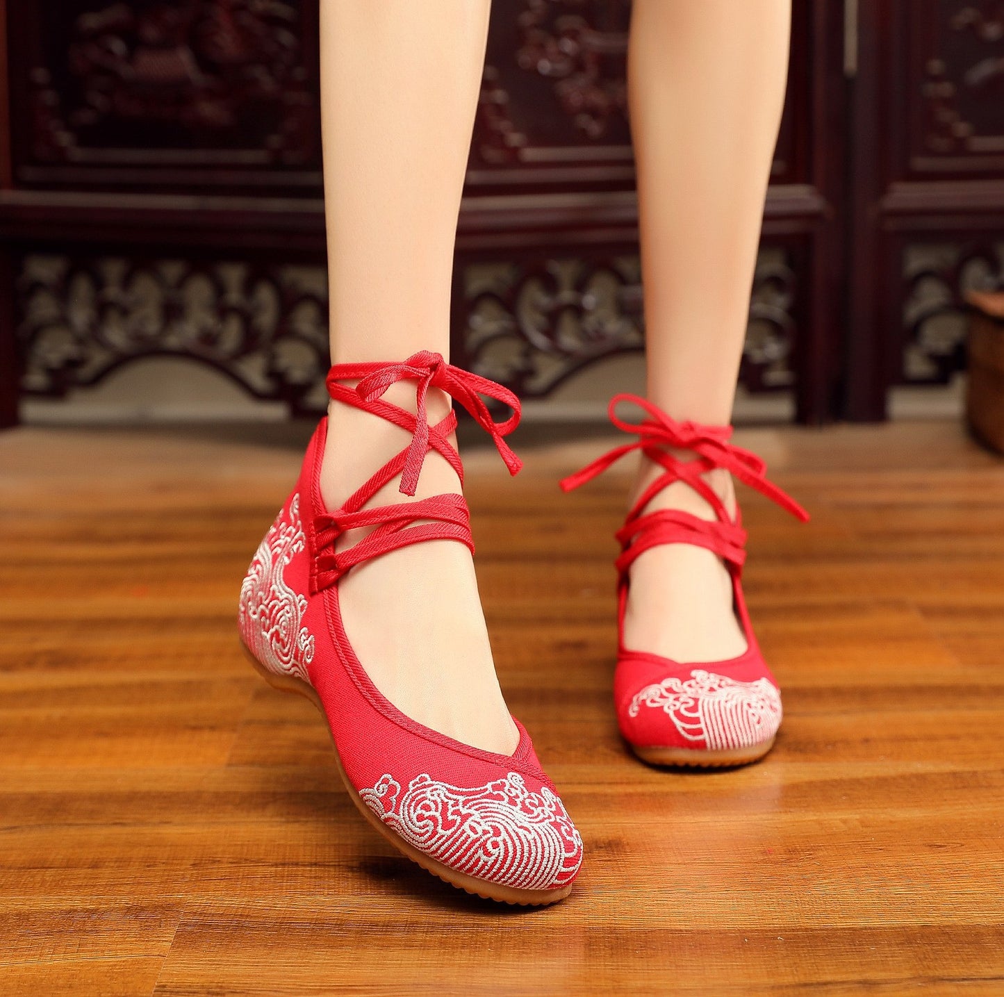 Old Beijing Women's Embroidered Cloth Shoes Low Heel Antique Hanfu Shoes