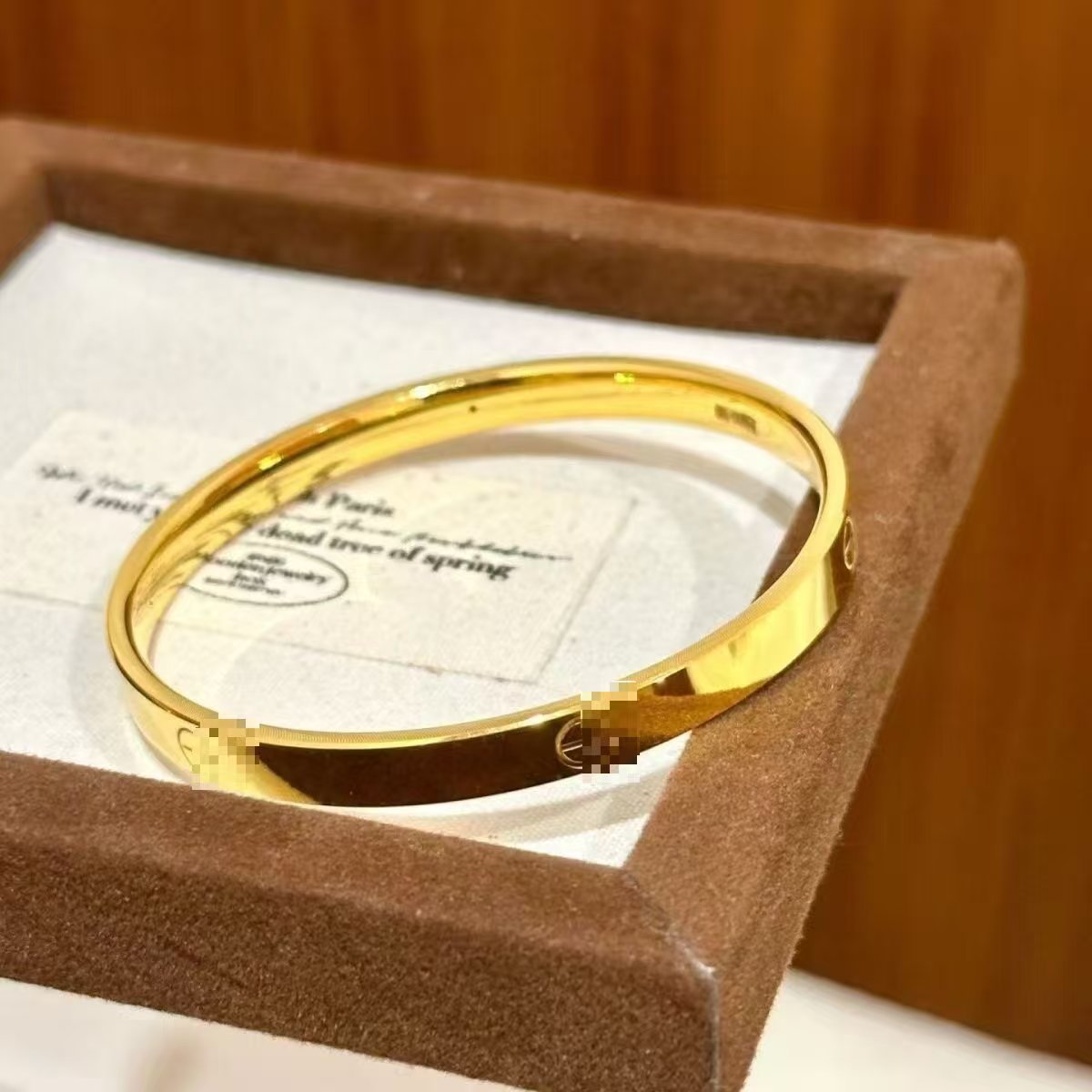One-piece clasp bracelet - unique and fashionable