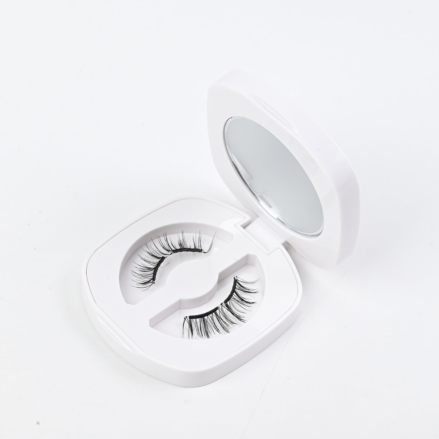 One-piece magnetic false eyelashes