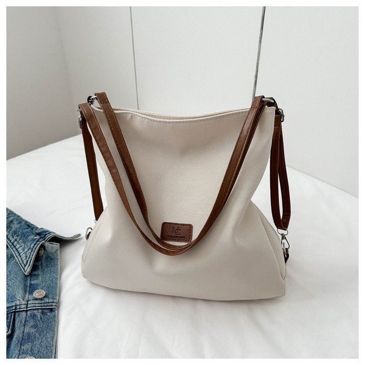 One-shoulder armpit tote bag