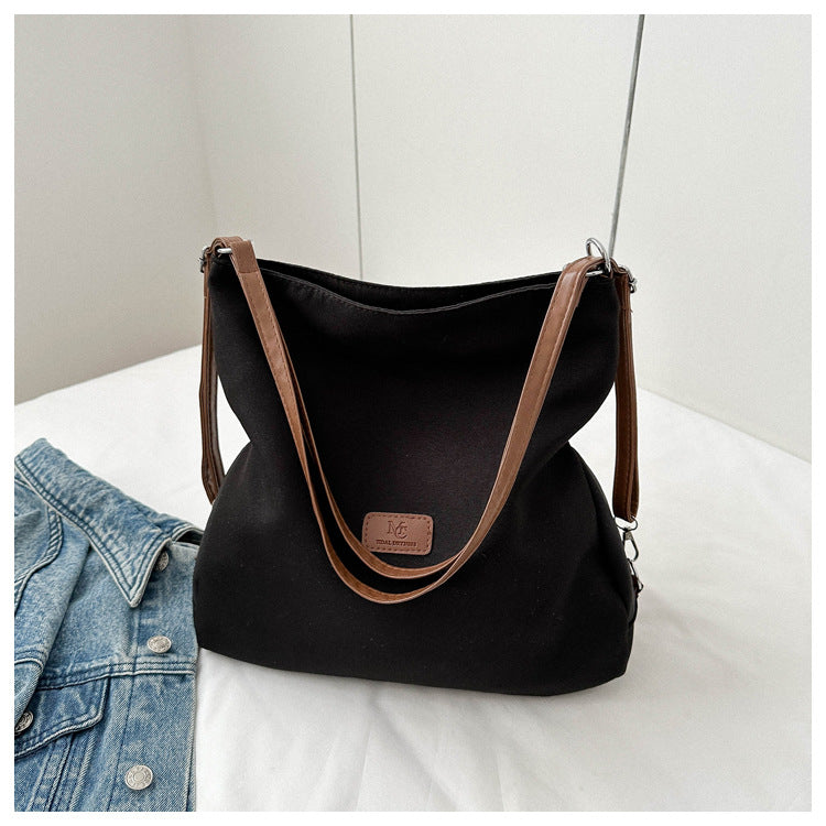 One-shoulder armpit tote bag