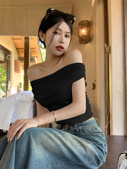 One-shoulder short-sleeved T-shirt