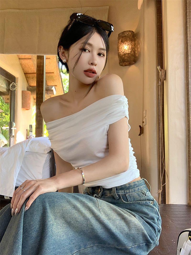 One-shoulder short-sleeved T-shirt