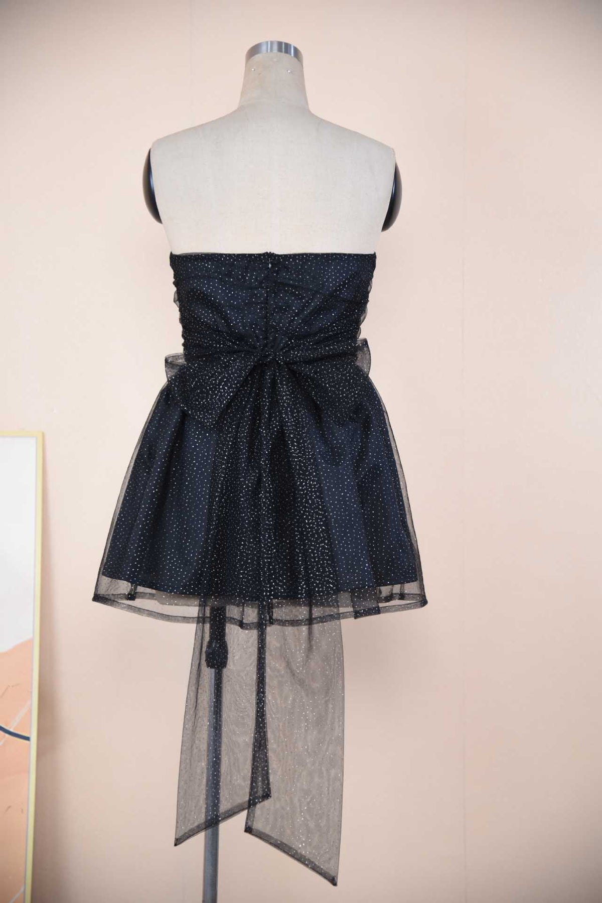 One-shoulder strapless puffy dress