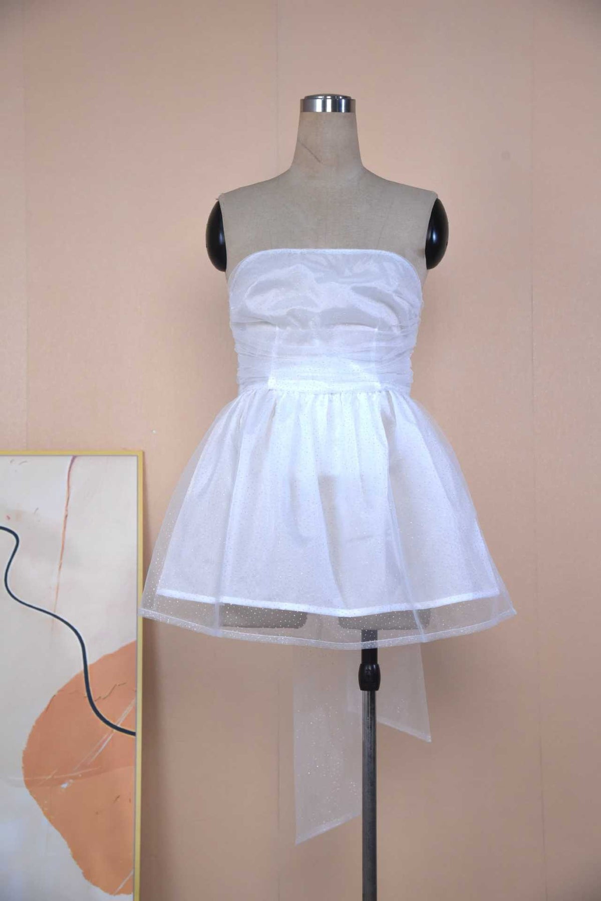 One-shoulder strapless puffy dress