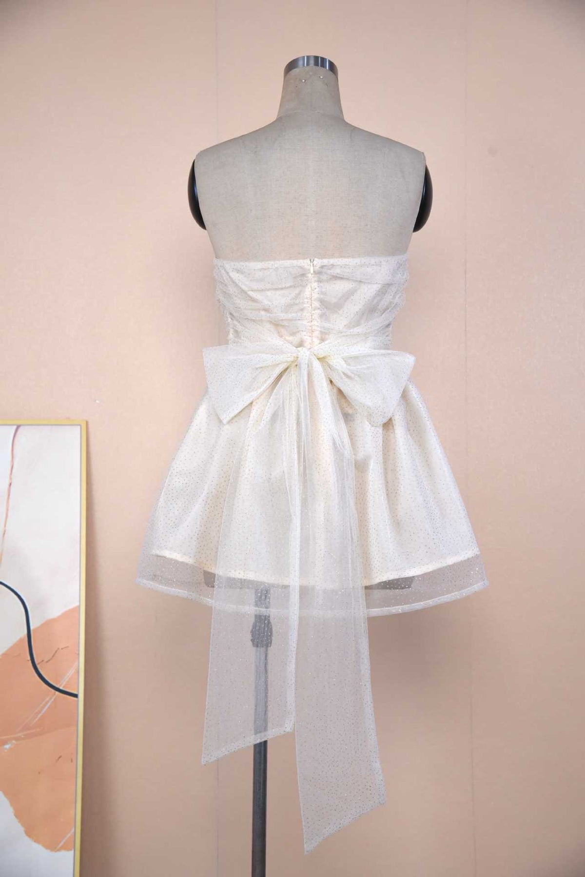 One-shoulder strapless puffy dress