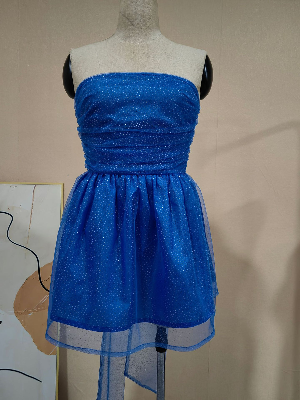 One-shoulder strapless puffy dress