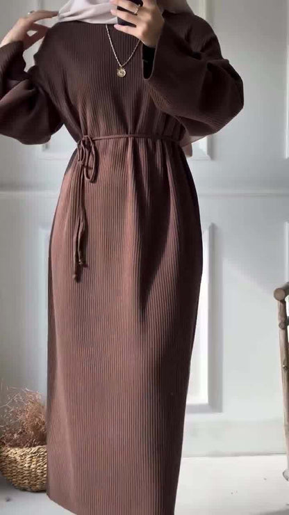 One-step dress with a knitted round-neck pullover and puffed sleeves