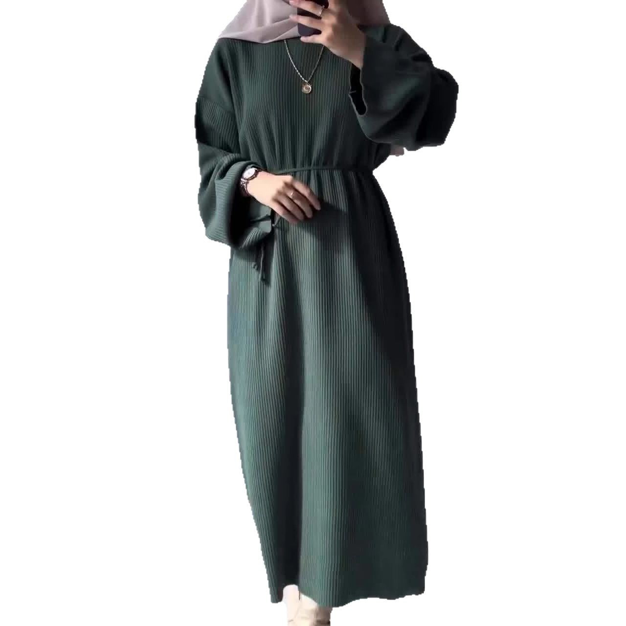 One-step dress with a knitted round-neck pullover and puffed sleeves