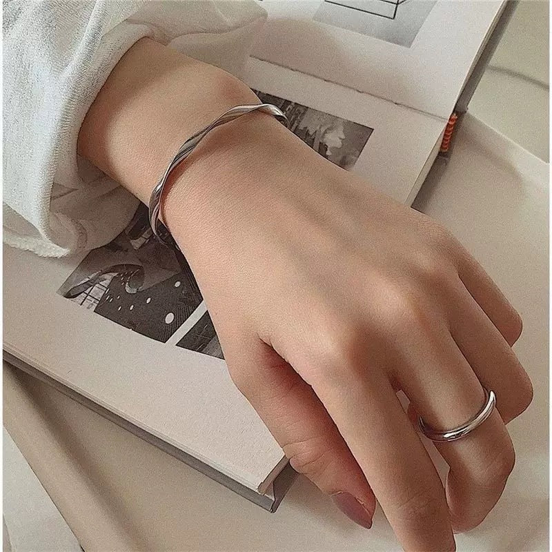 Open Twist Smooth Metal Bracelet