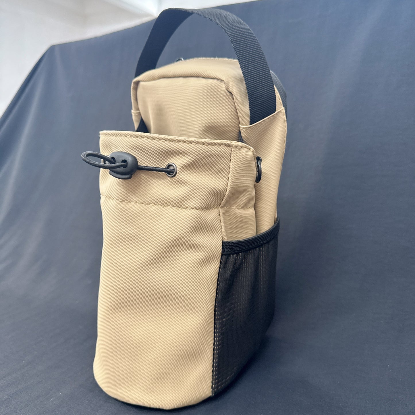 Outdoor fitness magnetic water bottle bag