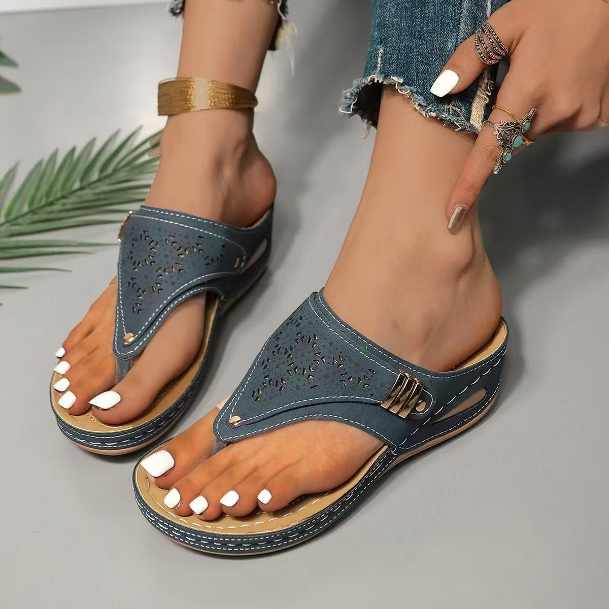 Outdoor flip-flops