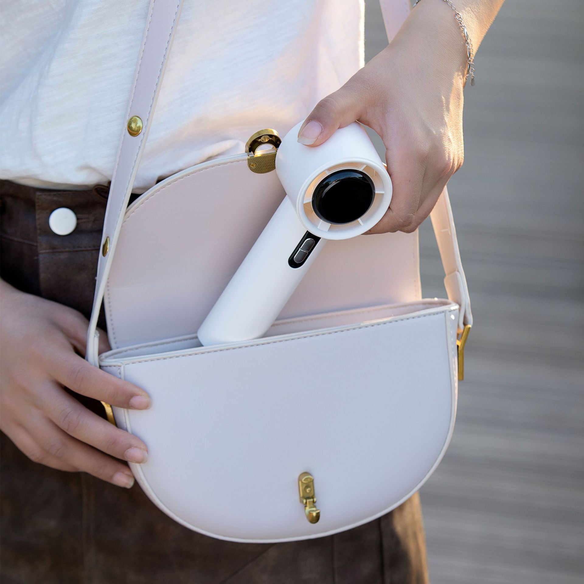 Outdoor handheld fan