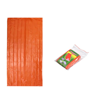 Outdoor insulation first-aid blanket