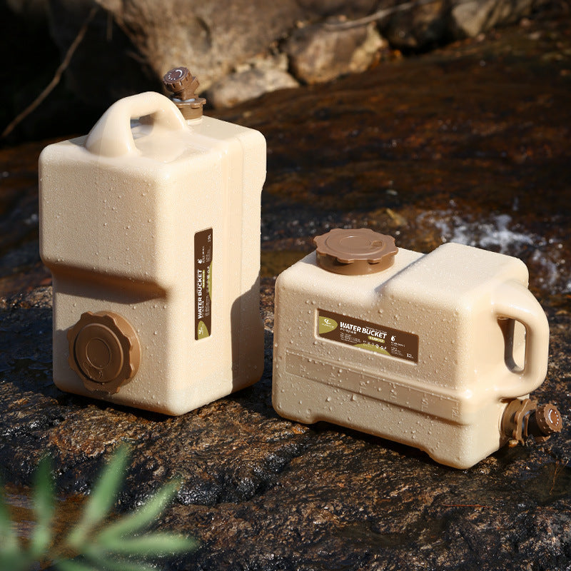 Outdoor thick-walled water bucket