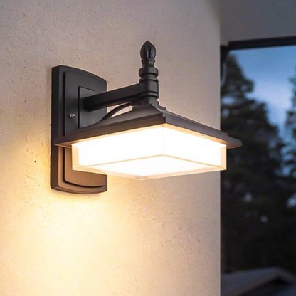 Outdoor wall lamp
