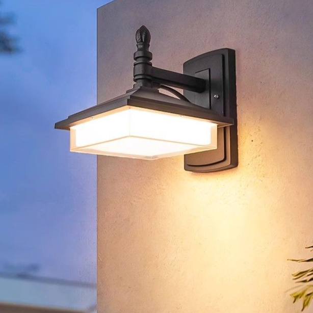 Outdoor wall lamp