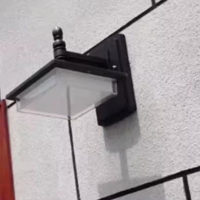 Outdoor wall lamp