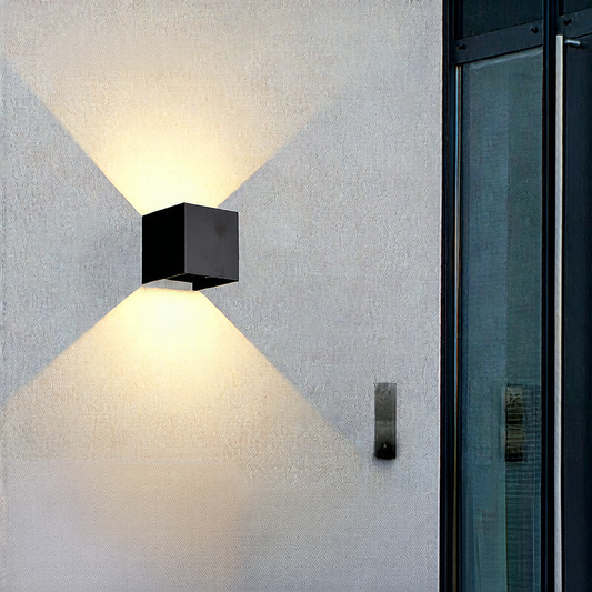 Outdoor wall lamp