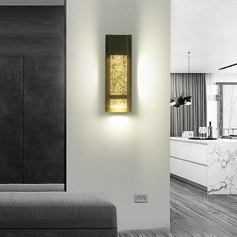 Outdoor wall lamp