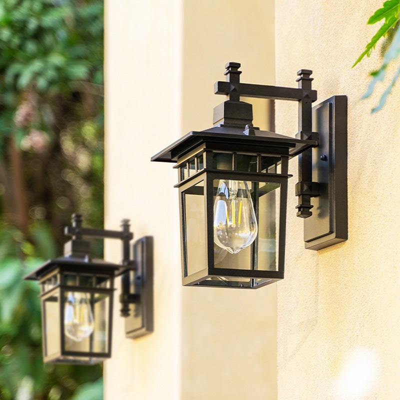 Outdoor wall lamp