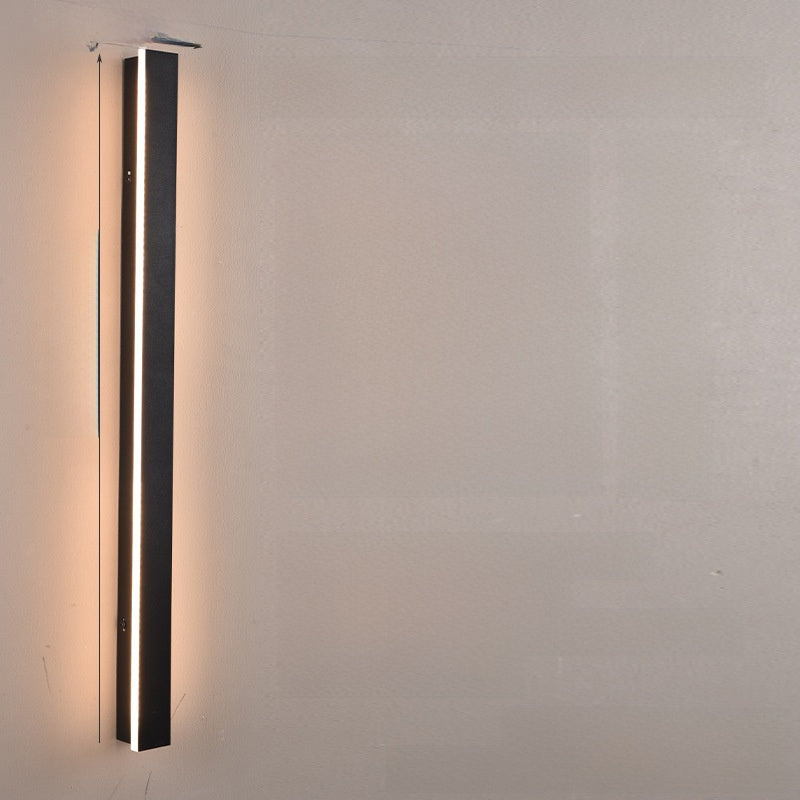Outdoor waterproof wall lamp