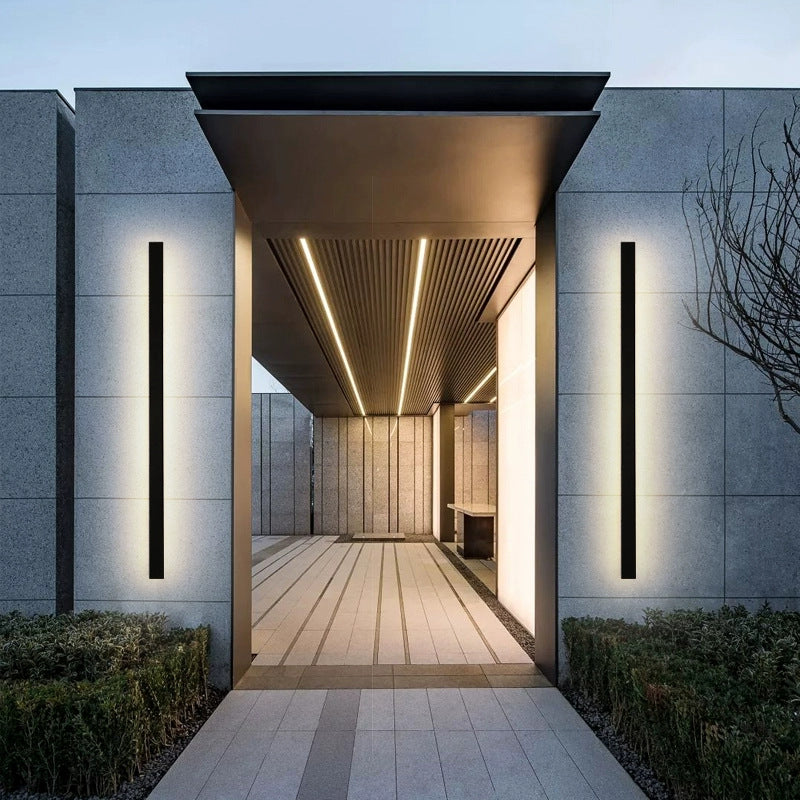 Outdoor waterproof wall lamp