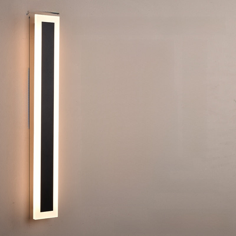 Outdoor waterproof wall lamp
