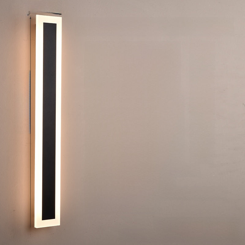 Outdoor waterproof wall lamp