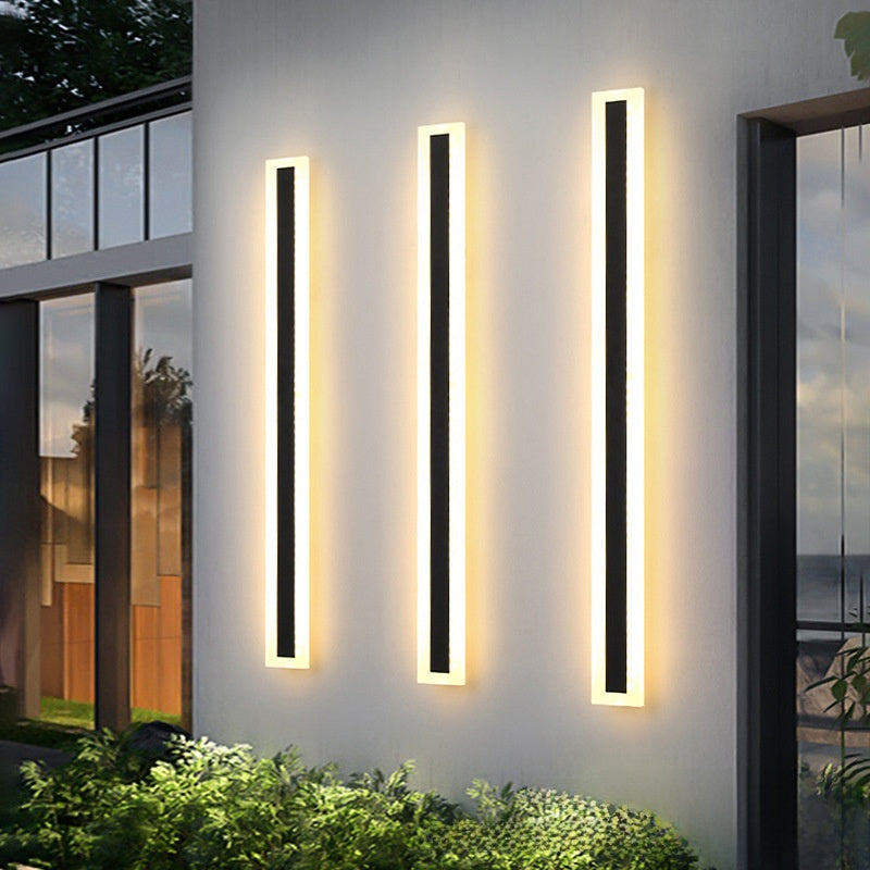 Outdoor waterproof wall lamp