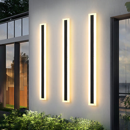 Outdoor waterproof wall lamp