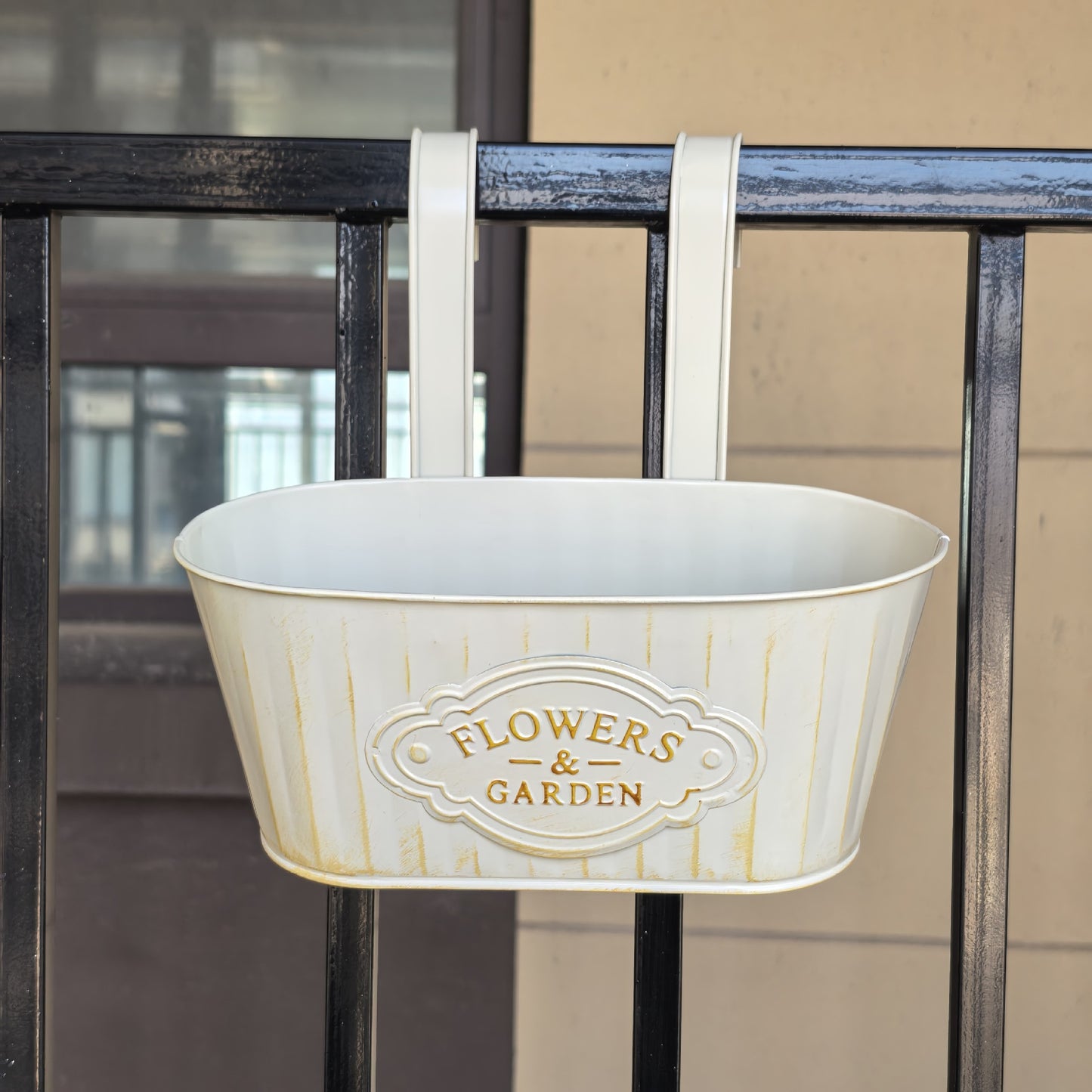 Oval Hanging Flower Pot