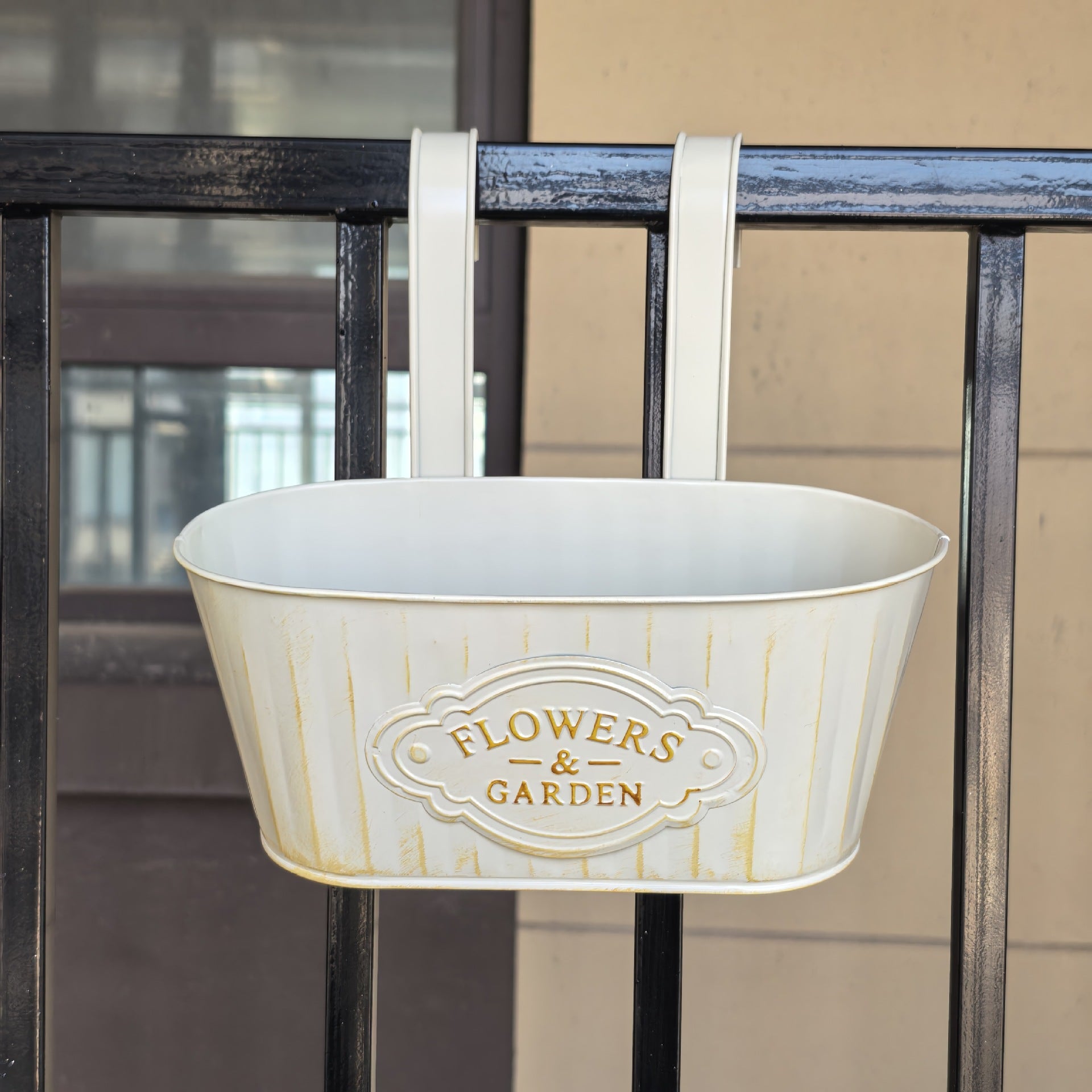Oval Hanging Flower Pot