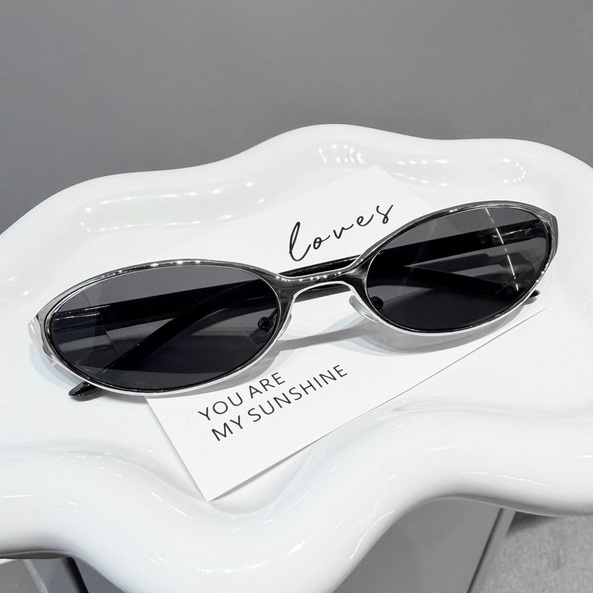 Oval Metal Frame Sunglasses with Spring Temples