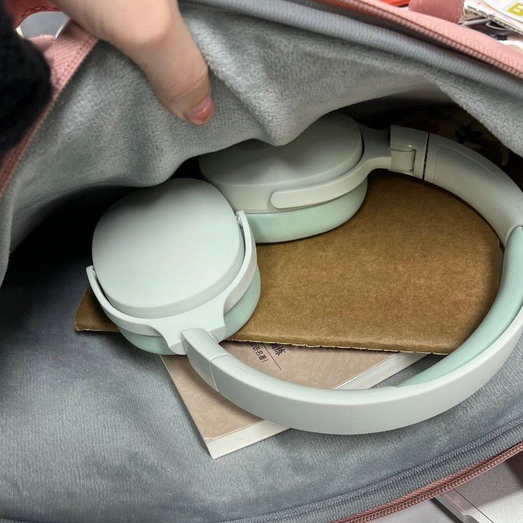 Over-ear Bluetooth gaming noise-cancelling headphones
