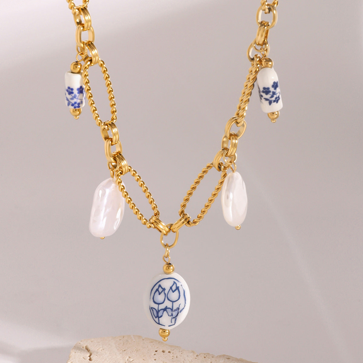 Pearl ceramic pendant necklace