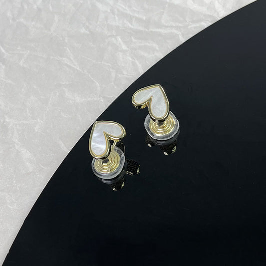 Pearl earrings without pierced ears