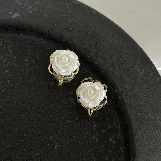 Pearl earrings without pierced ears