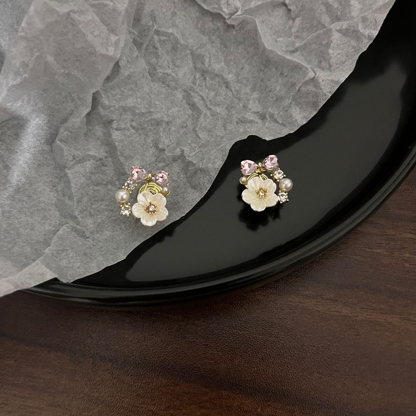 Pearl earrings without pierced ears