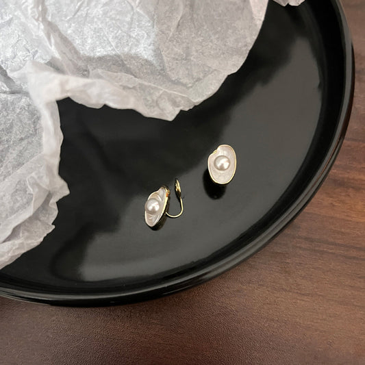 Pearl earrings without pierced ears