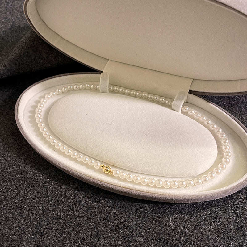 Pearl Necklace for women paired with cheongsam