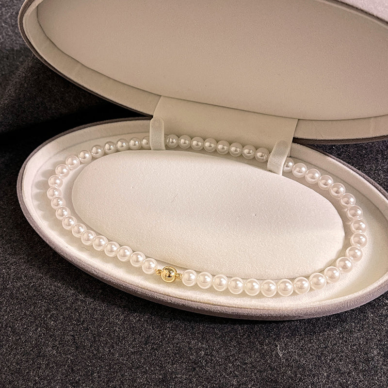 Pearl Necklace for women paired with cheongsam