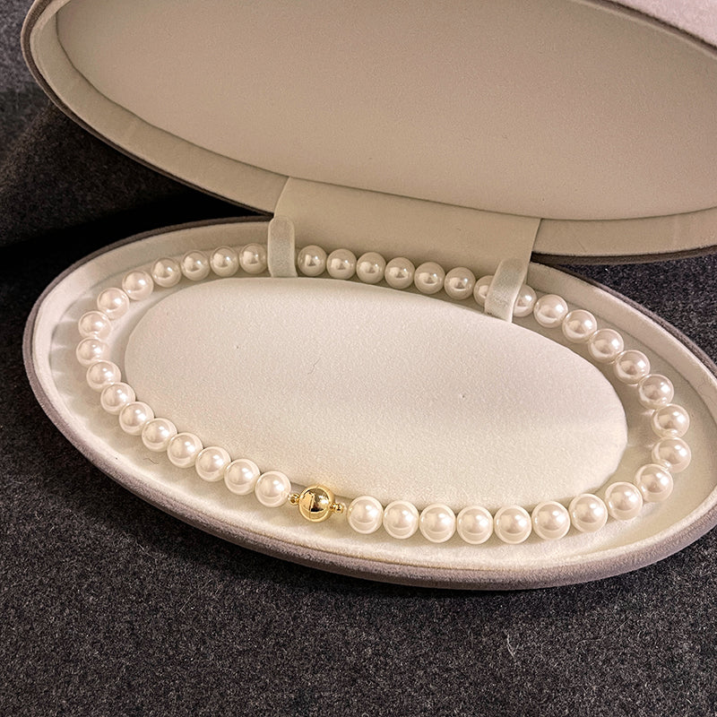 Pearl Necklace for women paired with cheongsam