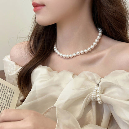 Pearl Necklace for women paired with cheongsam